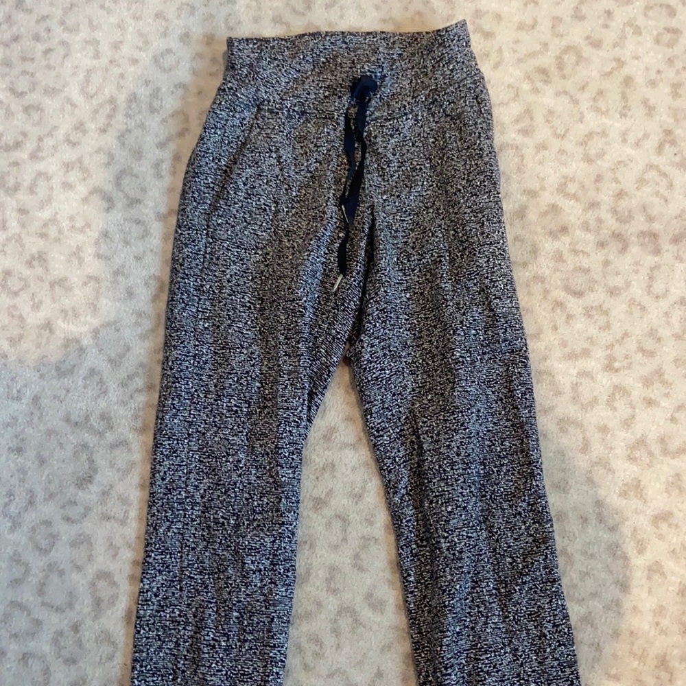 Lululemon black and white joggers